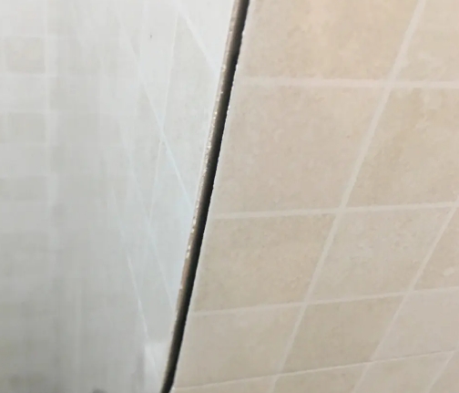 榕江瓷砖空鼓维修公司分享阳台瓷砖脱落的修复过程可以分为以下几个步骤