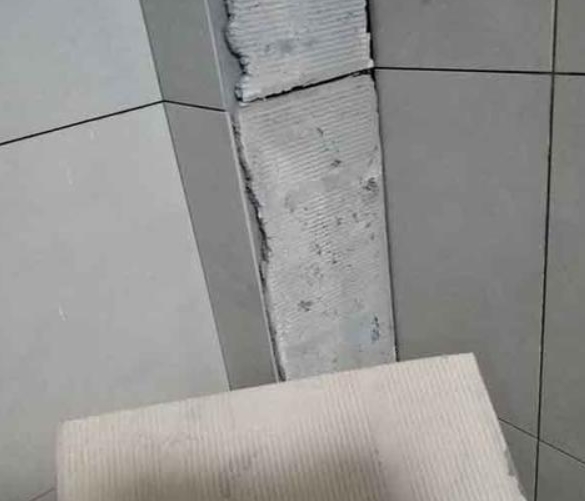 榕江瓷砖空鼓维修公司分享下厨房瓷砖脱落的补救措施。